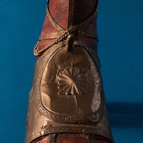 Wood/brass Horse statue from India. Exquisite detailed brass embellishments. - Picture 12 of 13